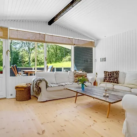 4 Bedroom Lovely In 3* Glesborg