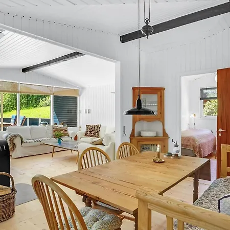 4 Bedroom Lovely In Hotel 3*